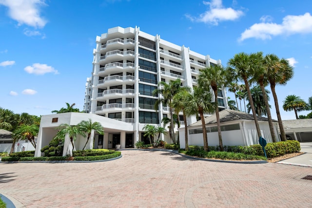 20310 Fairway Oaks Dr Unit 161, Boca Raton, FL 33434 - view of apartment building / complex featuring curved driveway