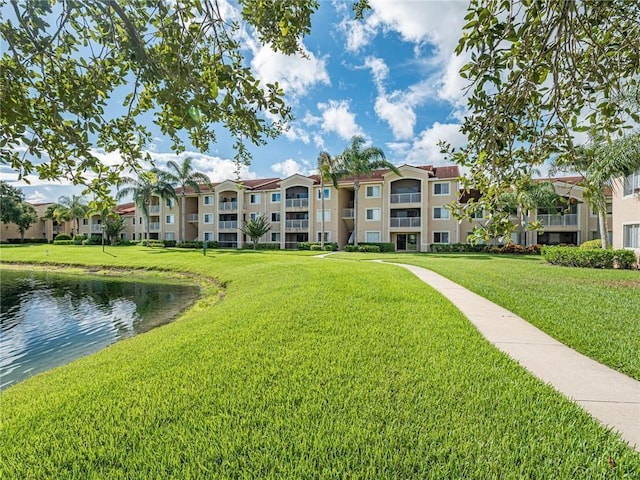 1590 S 42nd Cir Unit 106, Vero Beach, FL 32967 - view of community featuring a lawn