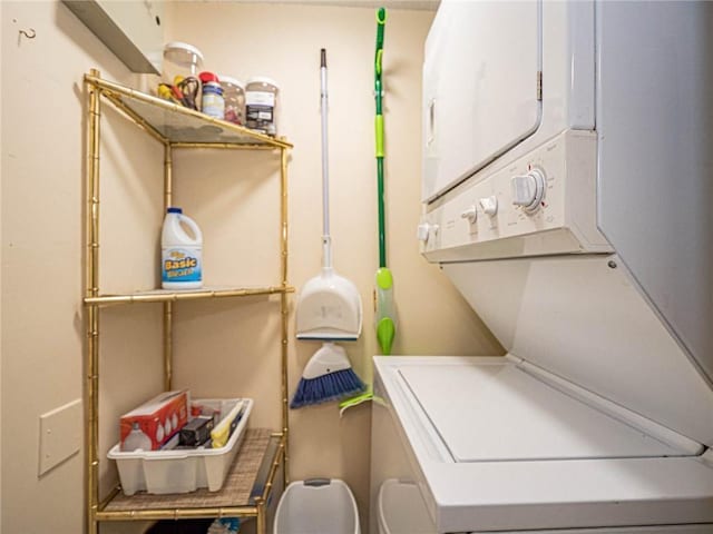 1590 S 42nd Cir Unit 106, Vero Beach, FL 32967 - laundry area with estacked washer and dryer