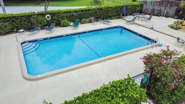 5200 SE Seascape Way Unit 201, Stuart, FL 34997 - community pool with a patio area