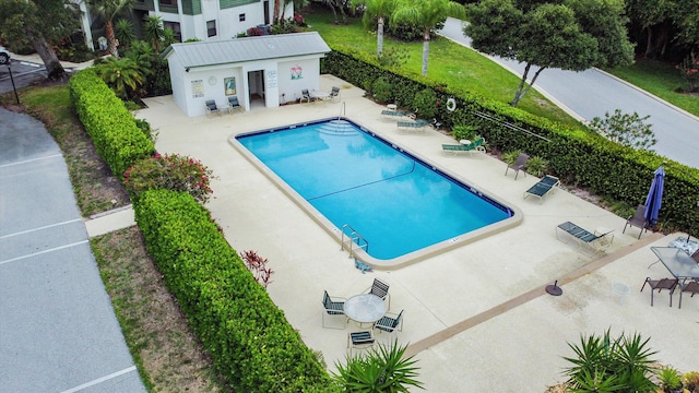5200 SE Seascape Way Unit 201, Stuart, FL 34997 - community pool with a patio