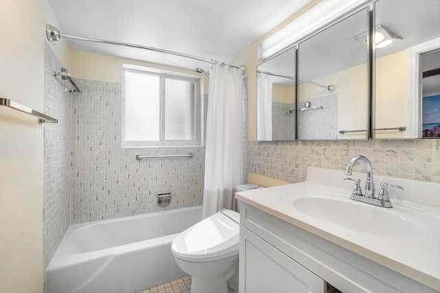 2020 Lake Osborne Dr Unit 10, Lake Worth, FL 33461 - bathroom with shower / bathtub combination with curtain, vanity, and backsplash