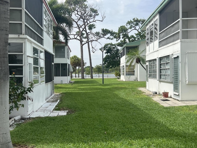 2020 Lake Osborne Dr Unit 10, Lake Worth, FL 33461 - view of green lawn