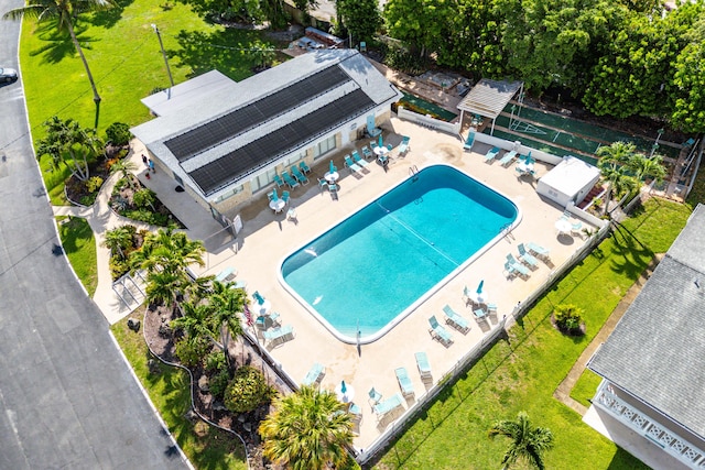 2020 Lake Osborne Dr Unit 10, Lake Worth, FL 33461 - view of subject property featuring a pool area
