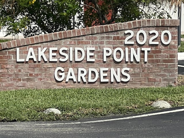 2020 Lake Osborne Dr Unit 10, Lake Worth, FL 33461 - view of community sign