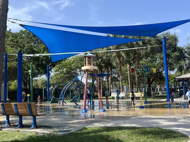 2020 Lake Osborne Dr Unit 10, Lake Worth, FL 33461 - view of home's community