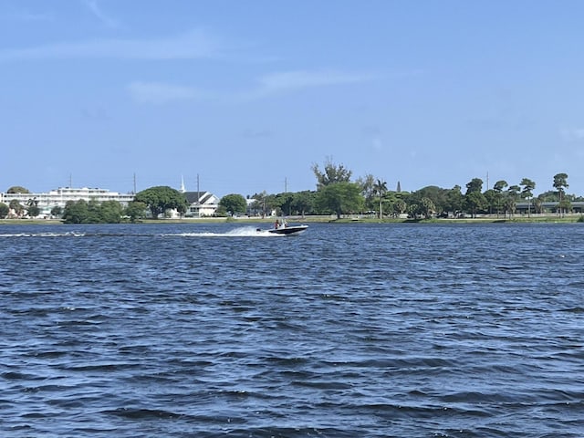 2020 Lake Osborne Dr Unit 10, Lake Worth, FL 33461 - water view