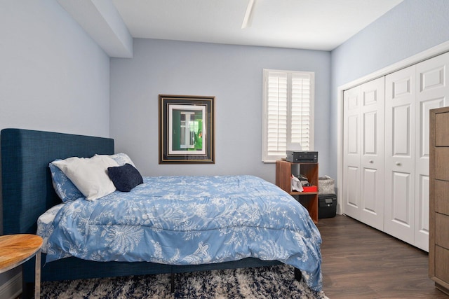 260 SE Via Visconti, Port Saint Lucie, FL 34952 - bedroom with dark wood finished floors and a closet