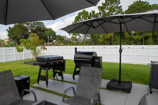 1122 SW California Blvd SW, Port Saint Lucie, FL 34953 - view of patio with area for grilling
