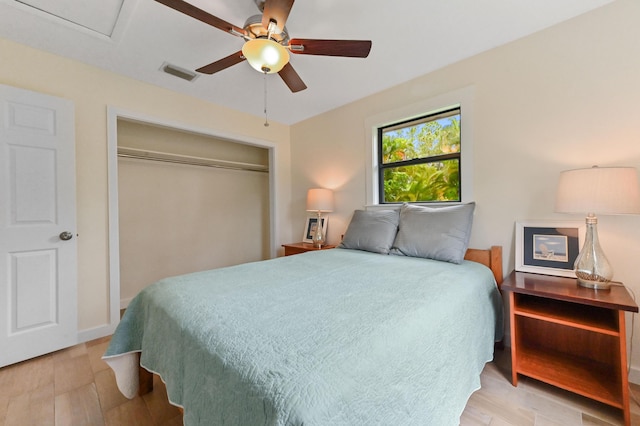 17183 76th St N, Loxahatchee, FL 33470 - bedroom featuring a closet, wood finished floors, and a ceiling fan