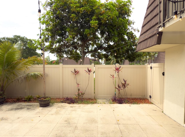 7724 77th Way, West Palm Beach, FL 33407 - view of patio featuring a gate
