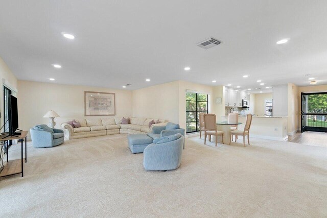 36 Stratford Ln Unit H, Boynton Beach, FL 33436 - living area with light carpet and recessed lighting
