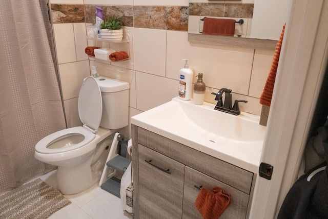 106 Lake Helen Dr, West Palm Beach, FL 33411 - bathroom featuring tile walls, vanity, toilet, curtained shower, and tasteful backsplash
