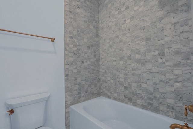 10032 Calabrese Trl, Jupiter, FL 33478 - full bath with a tub to relax in and toilet