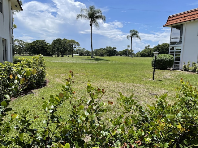 1225 NW 21st St NW Unit 15-1505, Stuart, FL 34994 - view of grassy yard