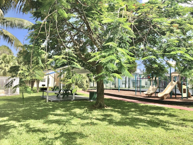 405 W Executive Center Dr Unit 208, West Palm Beach, FL 33401 - view of yard