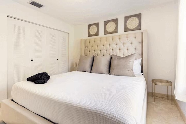 9823 NE Sun Pointe Dr, Boynton Beach, FL 33437 - bedroom with a closet and baseboards
