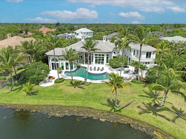 12990 Marsh Lndg, Palm Beach Gardens, FL 33418 - aerial view of property and surrounding area featuring a pool and a large body of water