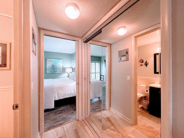 620 Horizons W Unit 105, Boynton Beach, FL 33435 - bathroom featuring ensuite bath, a textured ceiling, toilet, and vanity