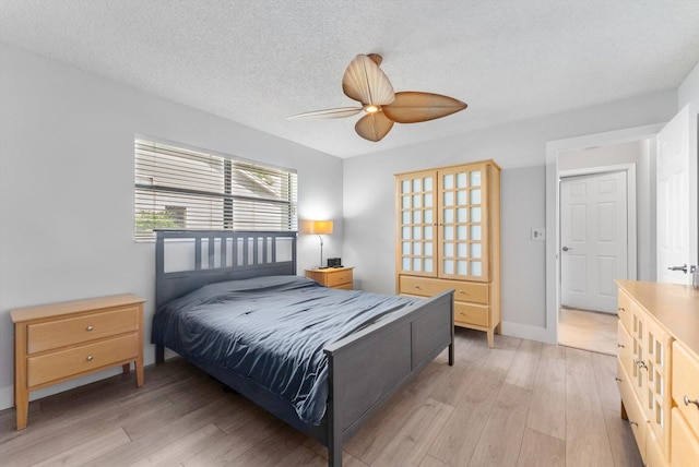 3099 NW 28th Ter, Boca Raton, FL 33434 - bedroom with light wood-type flooring, a ceiling fan, a textured ceiling, and baseboards