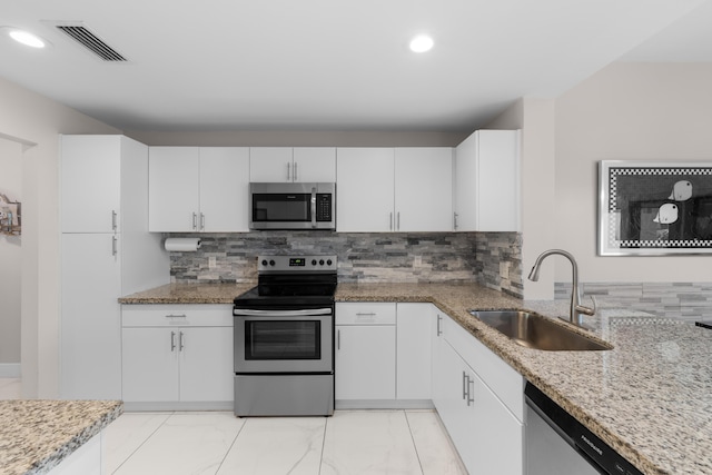 5255 Monterey Cir Unit G, Delray Beach, FL 33484 - kitchen with appliances with stainless steel finishes, a sink, recessed lighting, and white cabinets