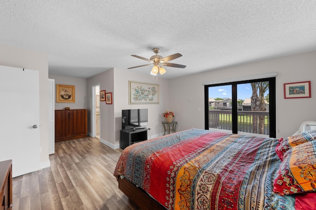 5255 Monterey Cir Unit G, Delray Beach, FL 33484 - bedroom with access to outside, light wood-style floors, a textured ceiling, baseboards, and a ceiling fan