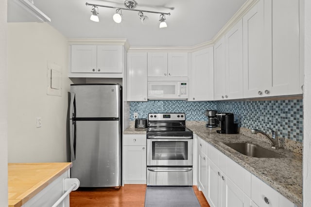 366 Saxony H, Delray Beach, FL 33446 - kitchen with stainless steel appliances, a sink, tasteful backsplash, and white cabinetry