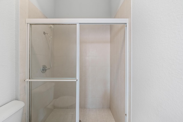 5554 Boynton Gardens Dr, Boynton Beach, FL 33437 - bathroom with toilet, a stall shower, and a textured wall