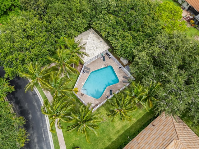 5554 Boynton Gardens Dr, Boynton Beach, FL 33437 - bird's eye view of a pool