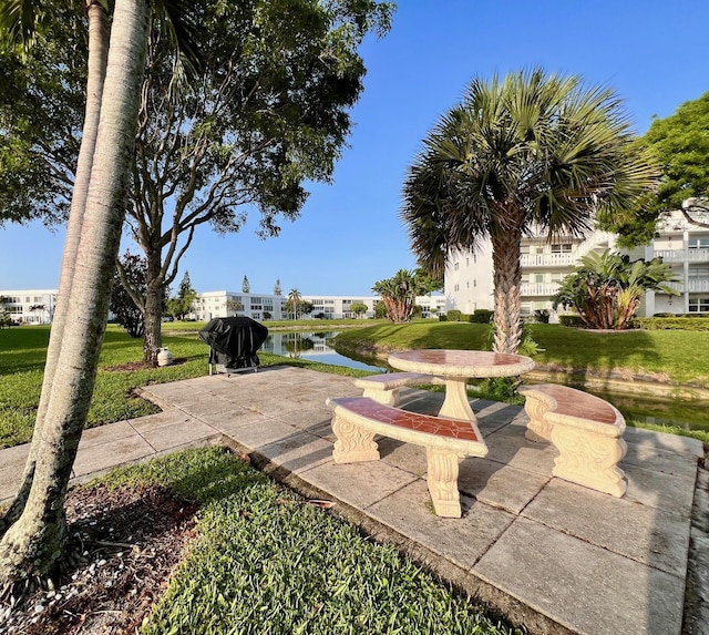 226 Wellington Unit G, West Palm Beach, FL 33417 - view of property's community featuring a lawn and a water view
