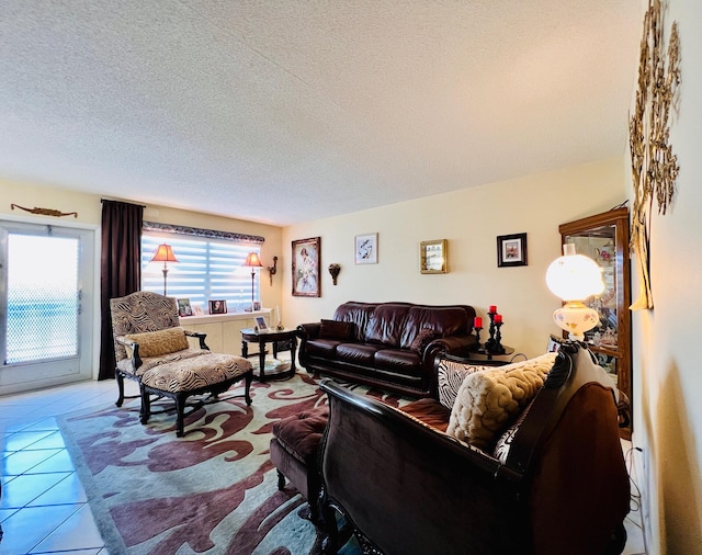 226 Wellington Unit G, West Palm Beach, FL 33417 - tiled living area featuring a textured ceiling