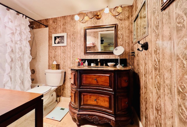 226 Wellington Unit G, West Palm Beach, FL 33417 - bathroom with vanity, shower / bath combination with curtain, and toilet