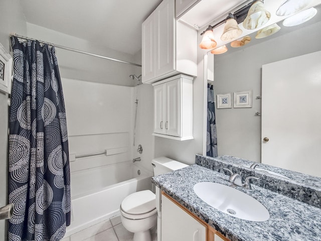 815 W Boynton Beach Blvd Unit 15-203, Boynton Beach, FL 33426 - full bath featuring shower / bathtub combination with curtain, toilet, vanity, and tile patterned floors