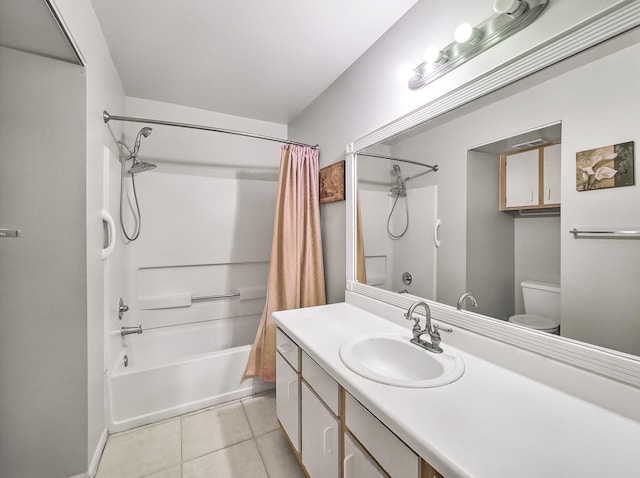 815 W Boynton Beach Blvd Unit 15-203, Boynton Beach, FL 33426 - bathroom featuring shower / bathtub combination with curtain, toilet, vanity, and tile patterned flooring