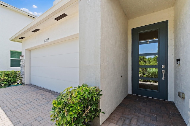 6825 Pointe Of Woods Dr, West Palm Beach, FL 33413 - doorway to property with stucco siding