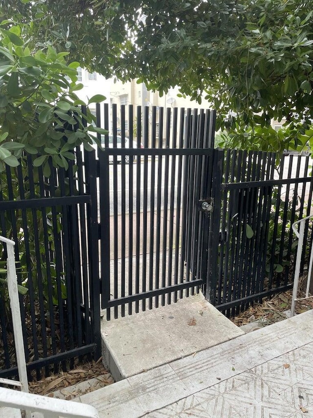 740 11th St Unit 3A, Miami Beach, FL 33139 - view of gate