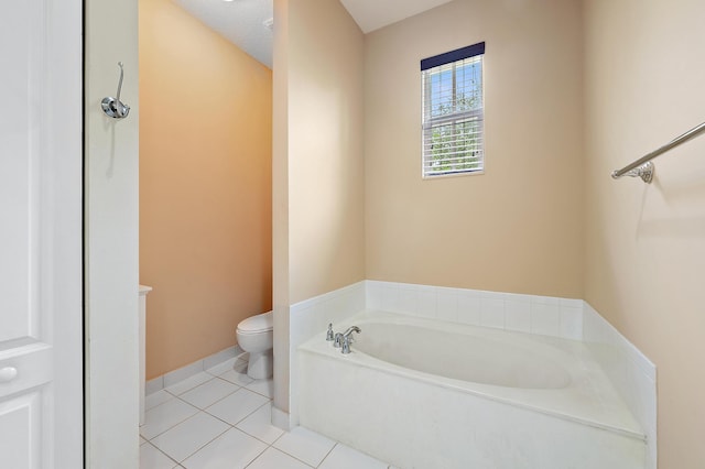 2788 Eagle Rock Cir Unit 3, West Palm Beach, FL 33411 - full bathroom with toilet, a garden tub, tile patterned flooring, and baseboards