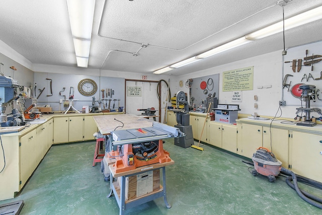 2600 SE Ocean Blvd Unit S15, Stuart, FL 34996 - garage featuring a workshop area