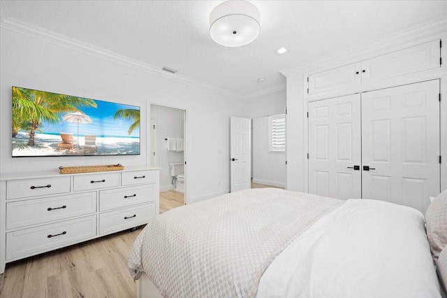 402 Sea Oats Dr Unit F, Juno Beach, FL 33408 - bedroom with ornamental molding, light wood-style flooring, a closet, ensuite bathroom, and baseboards