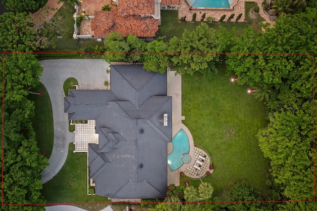 8076 Twin Lake Dr, Boca Raton, FL 33496 - aerial view of property and surrounding area featuring a pool area and property boundaries highlighted