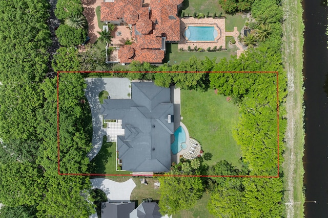 8076 Twin Lake Dr, Boca Raton, FL 33496 - aerial view of property and surrounding area with a pool area and property boundaries highlighted