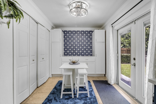 9277 Bloomfield Dr, Palm Beach Gardens, FL 33410 - dining area with ornamental molding, wallpapered walls, and light tile patterned flooring