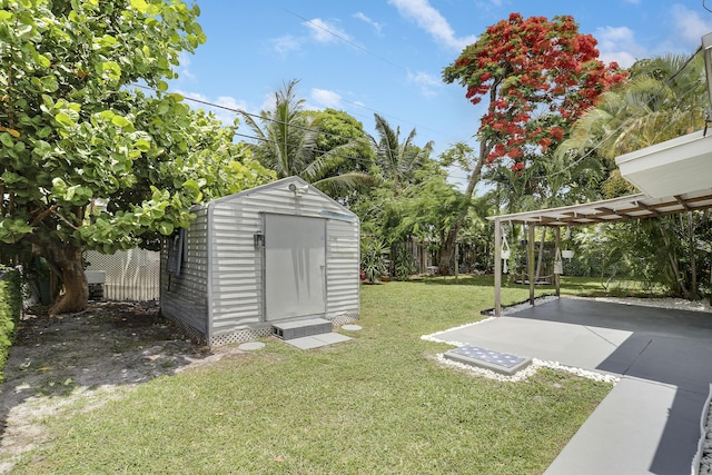 9277 Bloomfield Dr, Palm Beach Gardens, FL 33410 - fenced backyard with a patio area and a storage unit