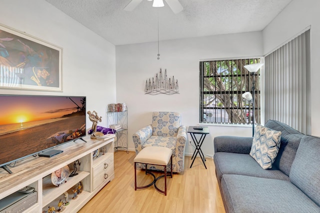 5414 Venetia Ct Unit G, Boynton Beach, FL 33437 - living area featuring a textured ceiling, light wood-type flooring, and a ceiling fan