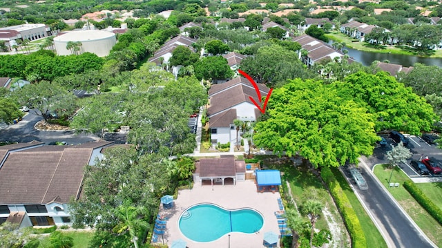 5414 Venetia Ct Unit G, Boynton Beach, FL 33437 - view of property location featuring nearby suburban area, a pool, a tree filled landscape, and a large body of water