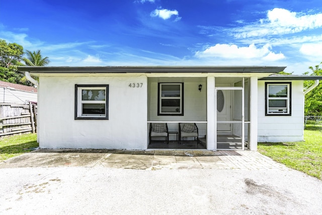 4337 Clinton Blvd, Lake Worth, FL 33461 - bungalow-style home featuring a porch