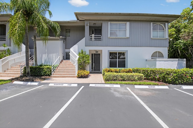 20220 Boca W Dr Unit 1104, Boca Raton, FL 33434 - unfurnished sunroom featuring golf course view, ceiling fan, and plenty of natural light