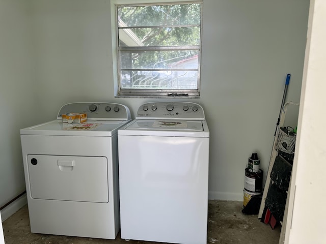 3595 SW 19th St, Okeechobee, FL 34974 - washroom with washing machine and clothes dryer and baseboards