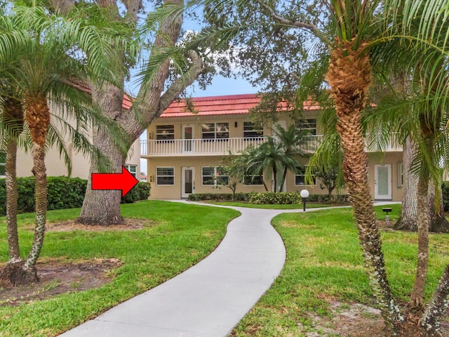 8 Vista Palm Ln Unit 103, Vero Beach, FL 32962 - view of home's community with a yard