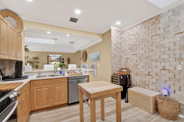 12562 Crystal Pointe Dr Unit B, Boynton Beach, FL 33437 - kitchen featuring stainless steel appliances, a sink, light wood finished floors, crown molding, and light countertops
